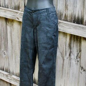 Lululemon Athletic Camouflage Pants EUC size 6